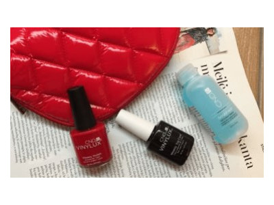 CND VINYLUX lakas ir CND VINYLUX Top Coat (spalva rouge red 143)